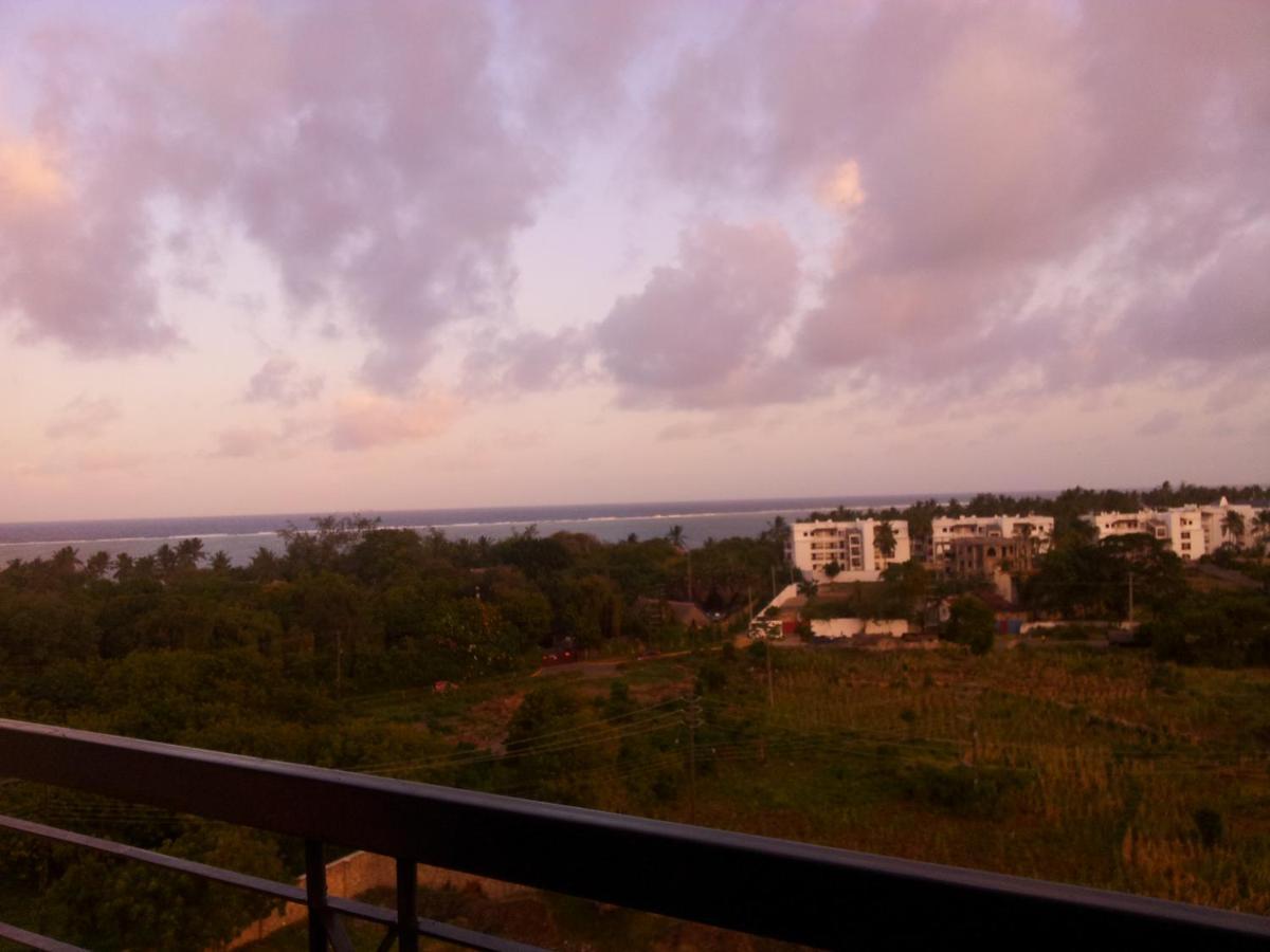 Shanzu Beach Apartment With Stunning Ocean View Mwakirunge Exterior photo