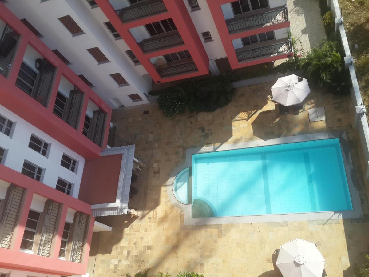 Shanzu Beach Apartment With Stunning Ocean View Mwakirunge Exterior photo