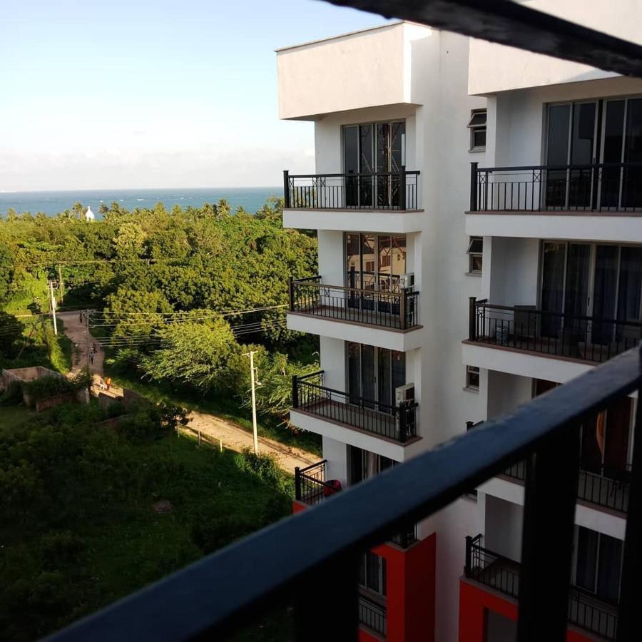 Shanzu Beach Apartment With Stunning Ocean View Mwakirunge Exterior photo