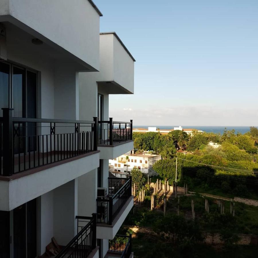 Shanzu Beach Apartment With Stunning Ocean View Mwakirunge Exterior photo