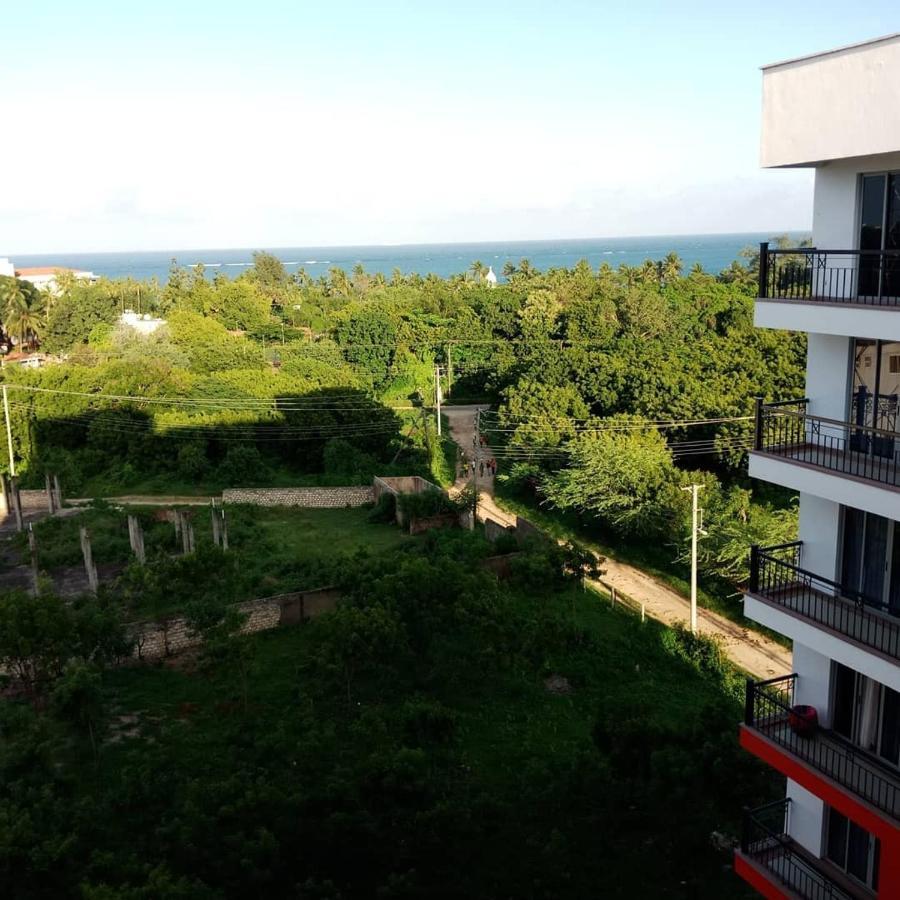 Shanzu Beach Apartment With Stunning Ocean View Mwakirunge Exterior photo